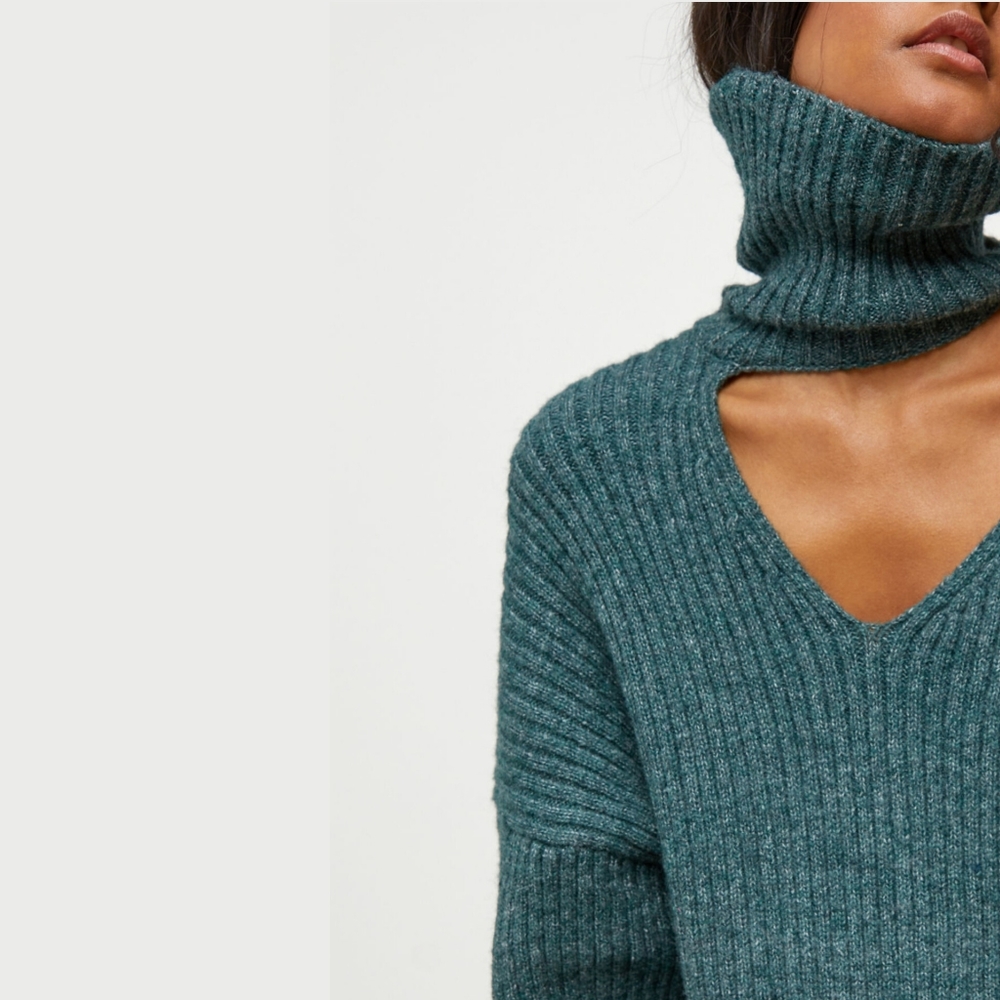 Oversized Ribbed Turtleneck - Picture 7 of 12